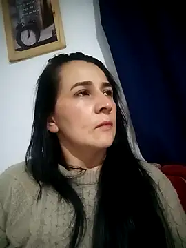 alanna_11 (F milf) - Shoulder in the pussy🍭