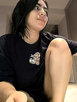 Webcam Model (Sara-215)  is live.Free join now!