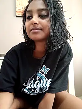 Webcam Model (littlemissdevil69)  is live.Free join now!