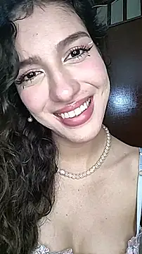 Webcam Model (Emily-hottson)  is live.Free join now!