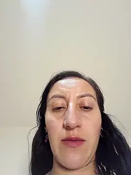 Webcam Model (Oriana111)  is live.Free join now!