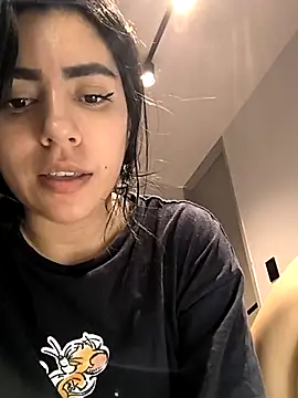 Webcam Model (Sara-215)  is live.Free join now!