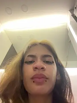 Webcam Model (sukulaurens)  is live.Free join now!