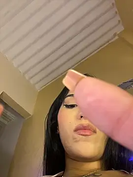 Webcam Model (Sweetie_Arianna)  is live.Free join now!