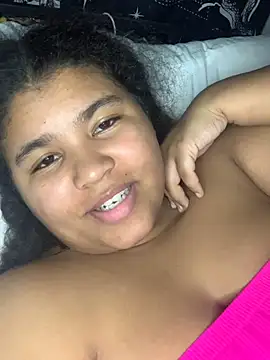 Webcam Model (KittyLoroi)  is live.Free join now!