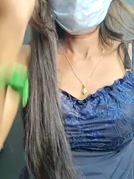 Webcam Model (Saharaa)  is live.Free join now!