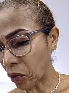 Webcam Model (Merybeks)  is live.Free join now!