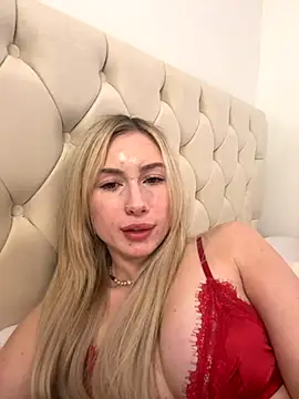 Webcam Model (SexySaraxxoo)  is live.Free join now!