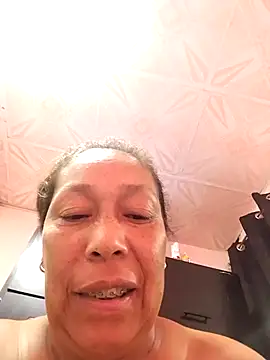 Webcam Model (Naomi-Mature)  is live.Free join now!