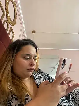 Webcam Model (kittykelly)  is live.Free join now!