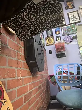 Webcam Model (evacheers)  is live.Free join now!