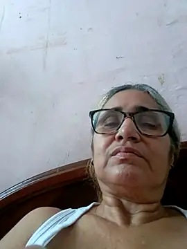 Webcam Model (_candi)  is live.Free join now!