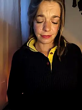 Webcam Model (Vanillezucker)  is live.Free join now!