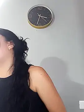 Webcam Model (AmberGold-)  is live.Free join now!