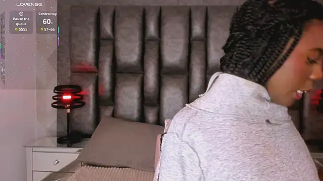  AmiraMorgan chat room