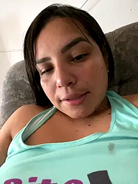 Webcam Model (Sexymoom32)  is live.Free join now!