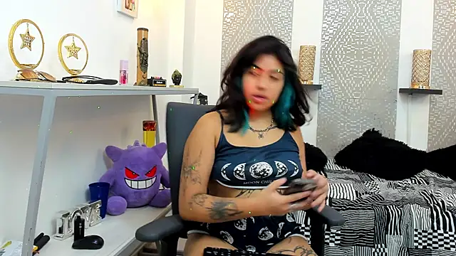 Luary69_ live cam screenshot female from Colombia on Home.Pink — Cozy Live Cams & Chat