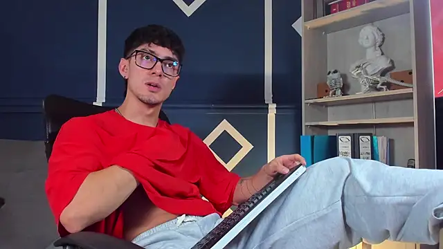 etham_wolf_ live cam screenshot male from Colombia on TokenKeno — Tip, Play & Watch Live Cams