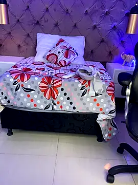 Webcam Model (Sussan__)  is live.Free join now!