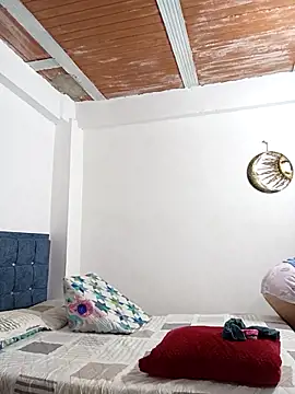 Webcam Model (Iris_love18)  is live.Free join now!