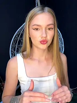 Webcam Model (MilaMoone)  is live.Free join now!