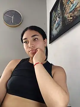 Webcam Model (AmberGold-)  is live.Free join now!