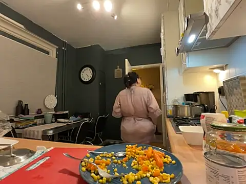 Webcam Model (CurvyKimmy1)  is live.Free join now!