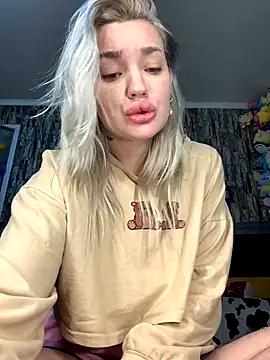 Webcam Model (Sextazy)  is live.Free join now!