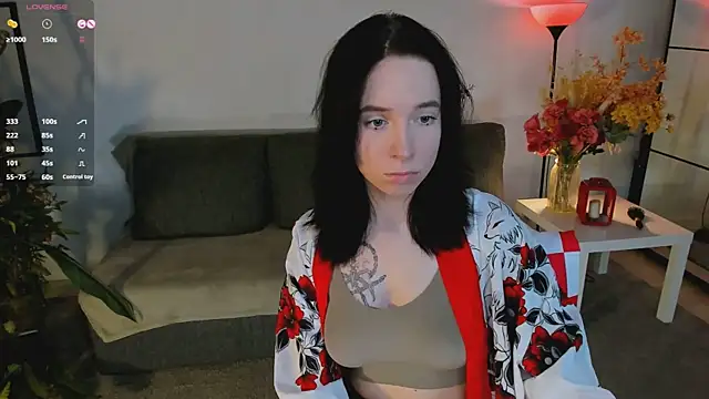 lilithlunna (F teen) - Show legs closer^^