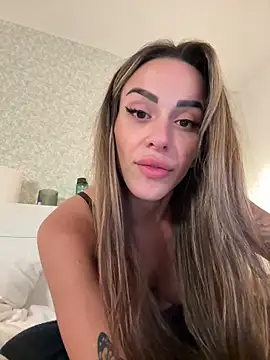 Webcam Model (-Alisa)  is live.Free join now!