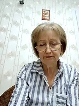 Webcam Model (AlikaSwan5821)  is live.Free join now!