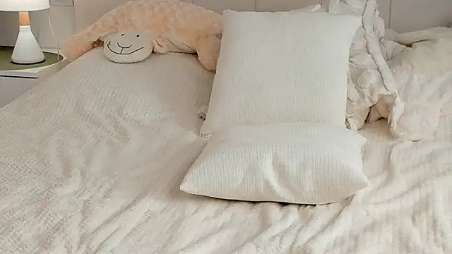 marylepson (F teen) - 1 finger in my pussy