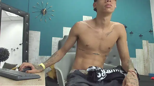 ian1_ (M twink) - I deserve hard slaps my face