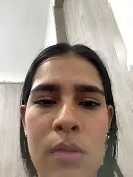 Webcam Model (Valery_lux16)  is live.Free join now!