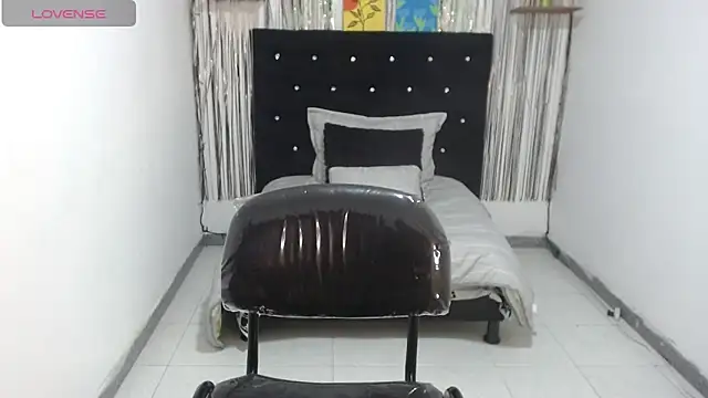 Darkittydoll-15 live cam screenshot female from Colombia on Home.Pink — Cozy Live Cams & Chat