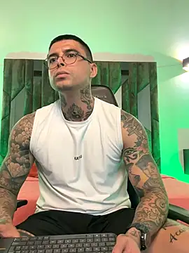 MATEO_DILUCA live cam screenshot male on CamHD – HD Live Webcams & Adult Chat