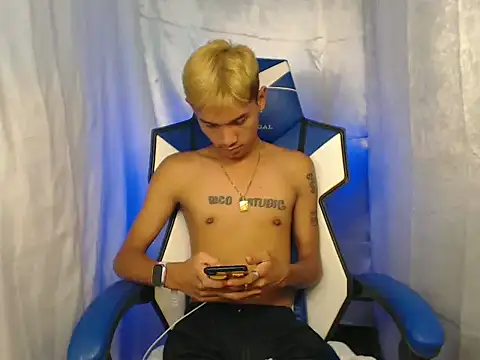 riks_tyler (Ask my age) - make me cum my love