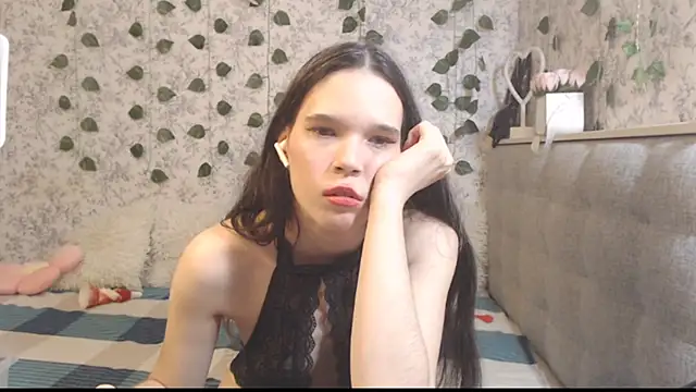 nicole-petite (Ask my age) - testing a new vibrating toy