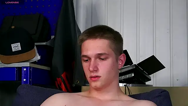 dustyn_fox (M twink) - Teasing teeth and tongue play