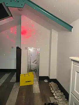 Webcam Model (SexySaraxxoo)  is live.Free join now!