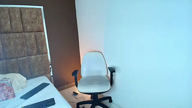 THAMARA_ANGELLS_ live cam screenshot female on Home.Pink — Cozy Live Cams & Chat