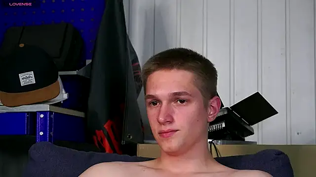 dustyn_fox (M twink) - Teasing teeth and tongue play