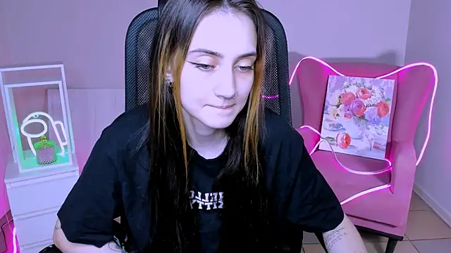 olivianorton webcam stripchat model stream image