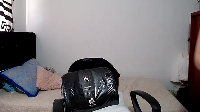 abrilsex23 live cam screenshot female from Colombia on Home.Pink — Cozy Live Cams & Chat