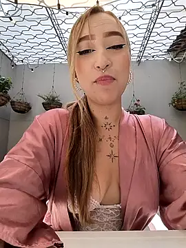 Webcam Model (MollyCruz)  is live.Free join now!