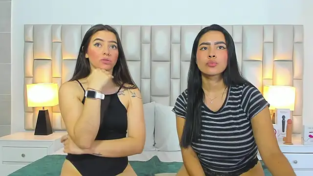 paola_katy_dicks's Stripchat show and profile