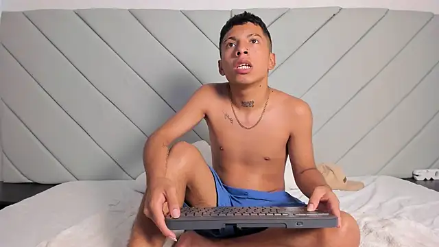 little_kris1 - Little_kris1's free webcam - UK Sex Cams