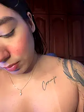 Webcam Model (KaditaNavarro)  is live.Free join now!