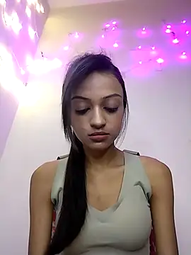 Webcam Model (Your-Kitkat)  is live.Free join now!