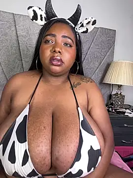 Webcam Model (angelGgold)  is live.Free join now!